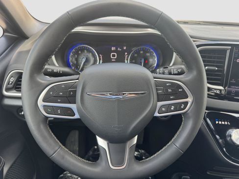 Used 2025 Chrysler Pacifica Select FWD image 14