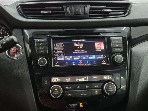 Used 2020 Nissan Rogue Sport SV FWD image 14