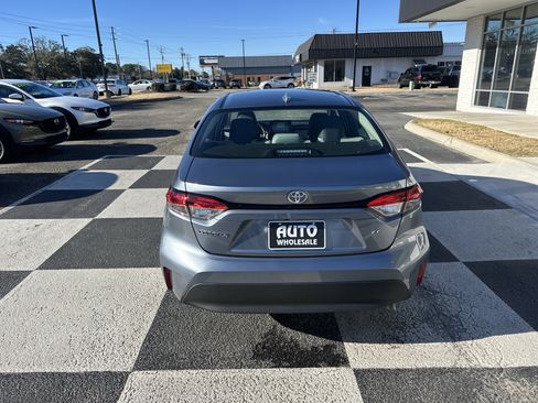 Used 2025 Toyota Corolla LE image 4