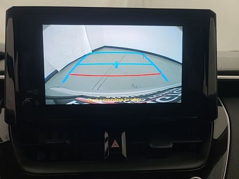 Used 2025 Toyota Corolla LE image 33