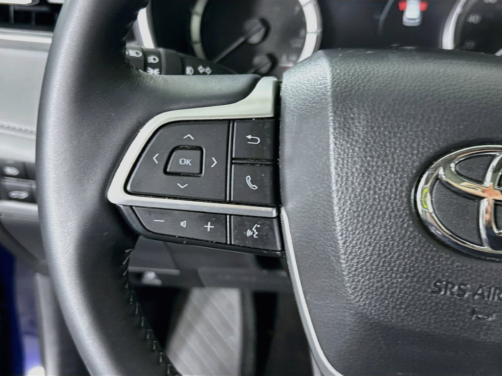 Used 2025 Toyota Highlander XLE AWD/4WD image 22