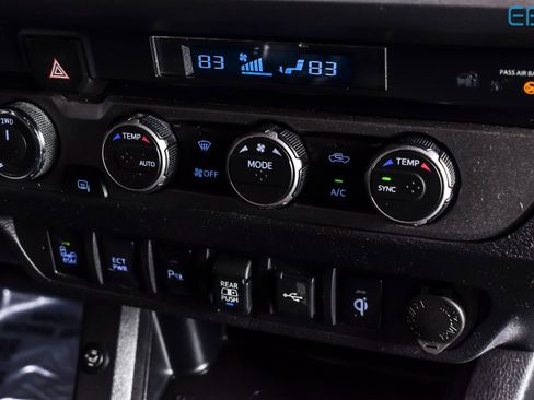 Used 2022 Toyota Tacoma TRD Sport image 26