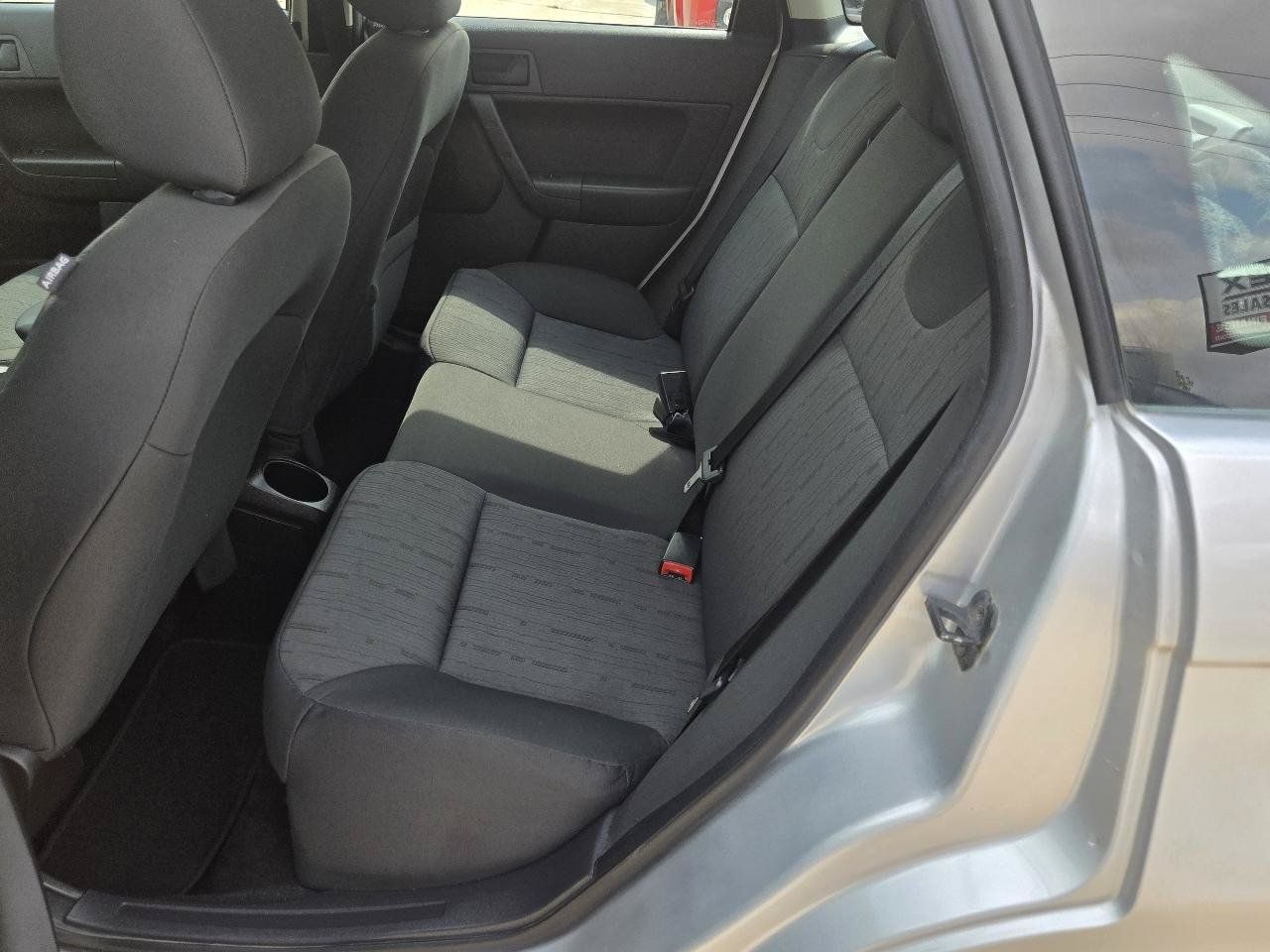 Used 2009 Ford Focus SE FWD image 14