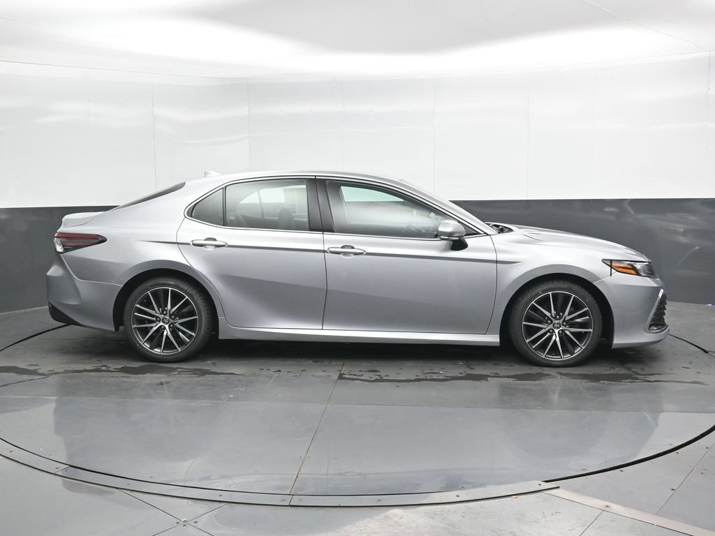 Used 2021 Toyota Camry XLE FWD image 3