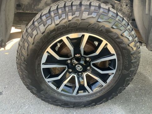 Used 2020 Toyota Tacoma TRD Sport w/ Technology Package image 12