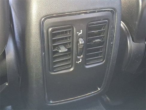 Used 2021 Jeep Grand Cherokee Laredo image 14