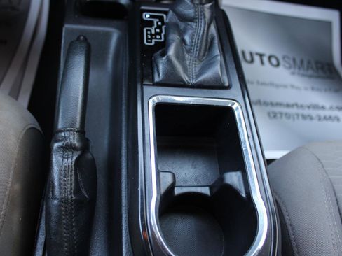 Used 2016 Toyota Tacoma SR image 24