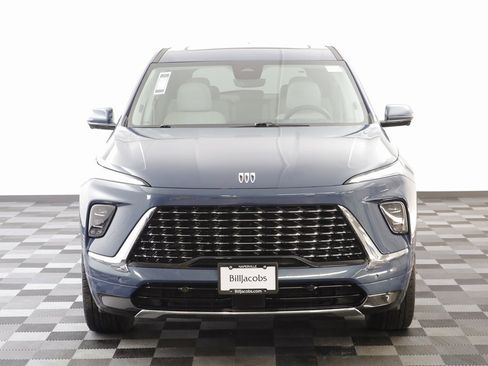 Used 2025 Buick Enclave Avenir w/ Super Cruise Package image 24