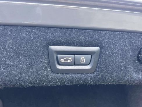 Used 2022 BMW 530e w/ Premium Package image 10