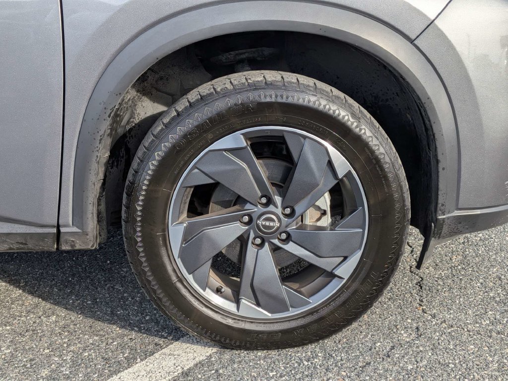 Used 2025 Nissan Rogue SV AWD/4WD image 12