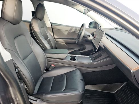 Used 2021 Tesla Model Y Long Range image 9