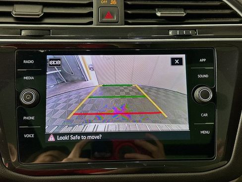 Used 2022 Volkswagen Tiguan SE R-Line FWD image 13