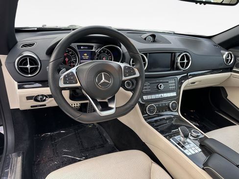 Used 2017 Mercedes-Benz SL 550 image 10