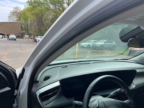 Used 2025 Buick Encore GX Preferred FWD image 33