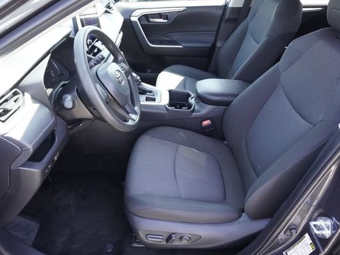 Used 2025 Toyota RAV4 XLE AWD/4WD image 19