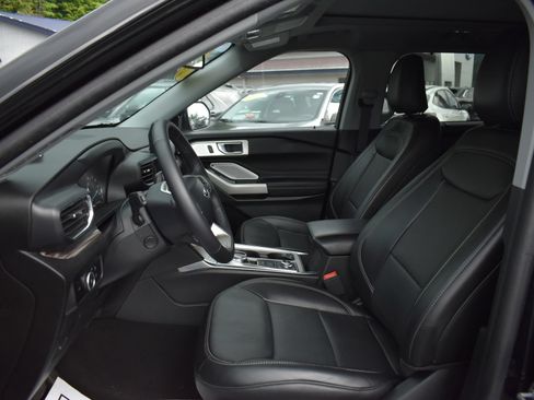 Used 2024 Ford Explorer Limited w/ Limited Technology Package AWD/4WD image 17