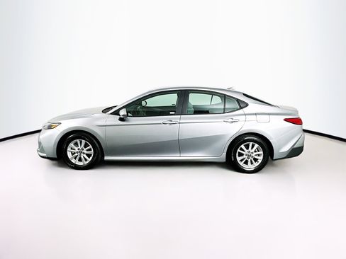 Used 2025 Toyota Camry LE image 4