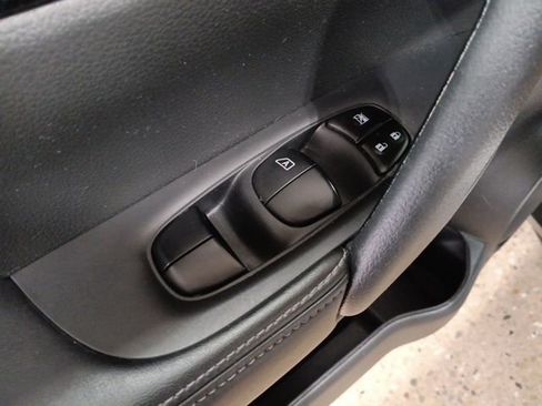 Used 2018 Nissan Rogue SL image 11