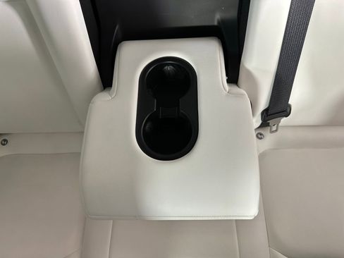 Used 2021 Tesla Model Y Long Range AWD/4WD image 31