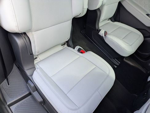 New 2026 Ford Explorer Platinum image 37