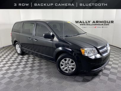Used 2019 Dodge Grand Caravan SE w/ UConnect Hands-Free Group