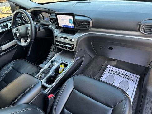 Certified 2022 Ford Explorer XLT w/ Equipment Group 202A image 19