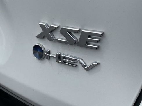 Used 2025 Toyota RAV4 XSE AWD/4WD image 12