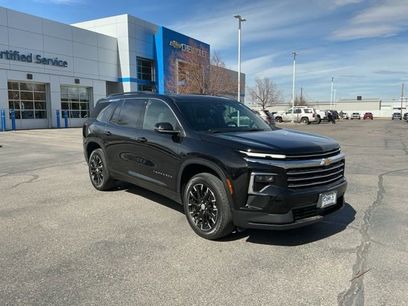 Used 2025 Chevrolet Traverse LT w/ Sun and Wheel Package