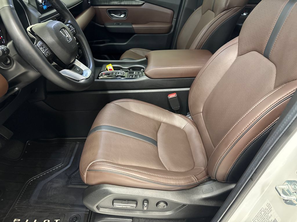 Used 2025 Honda Pilot Elite image 21