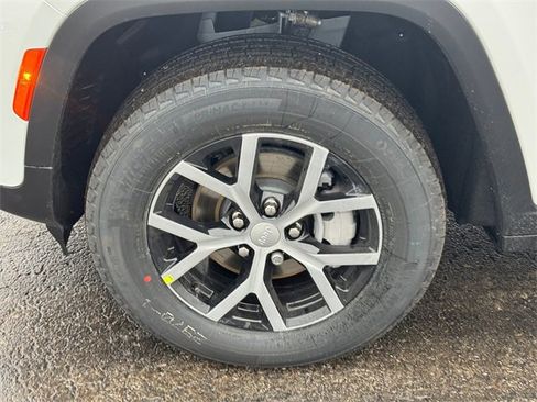 New 2025 Jeep Grand Cherokee Limited w/ Luxury Tech Group II image 9