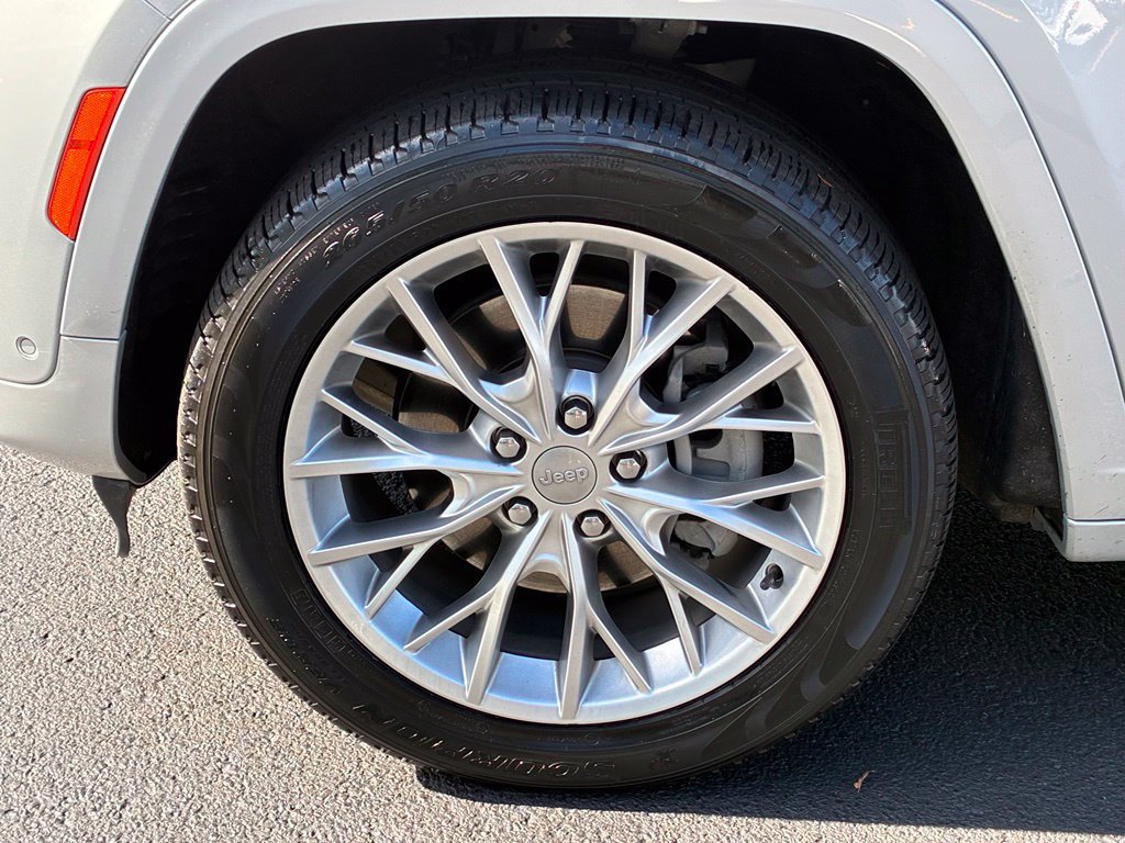 Used 2023 Jeep Grand Cherokee Summit w/ Advanced Protech Group IV AWD/4WD image 15