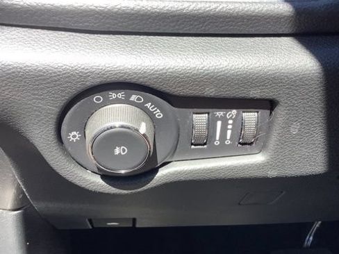 Certified 2024 Chrysler Pacifica Pinnacle FWD image 35