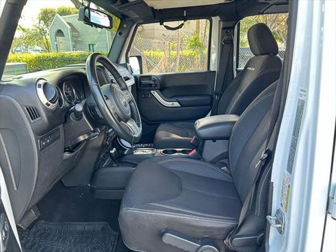 Certified 2017 Jeep Wrangler Unlimited Rubicon w/ Connectivity Group image 16