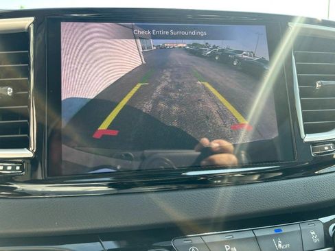 Used 2023 Chrysler Pacifica Touring-L FWD image 24