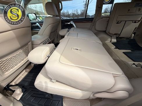 Used 2013 Toyota Land Cruiser image 16