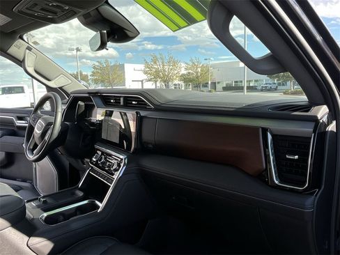 Used 2025 GMC Sierra 2500 Denali w/ Technology Package image 30