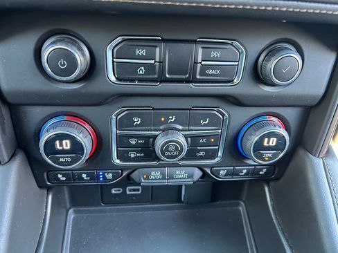 Used 2023 Chevrolet Tahoe High Country AWD/4WD image 41
