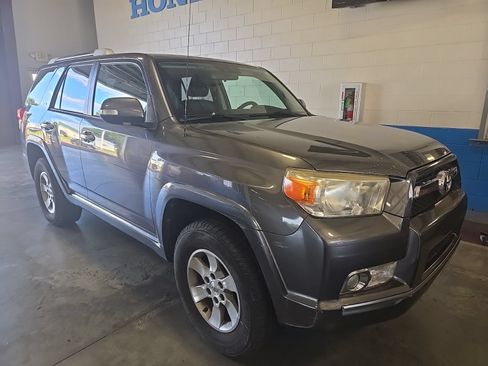 Used 2011 Toyota 4Runner SR5 w/ Convenience Pkg AWD/4WD image 2