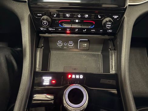 Used 2024 Jeep Grand Cherokee Limited w/ Luxury Tech Group II image 14