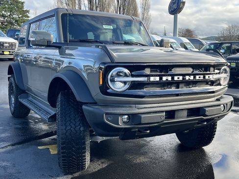 New 2025 Ford Bronco Outer Banks w/ Sasquatch Package AWD/4WD image 3