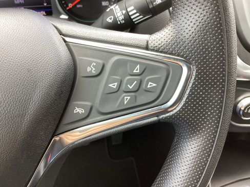 Used 2021 Chevrolet Equinox LT image 18