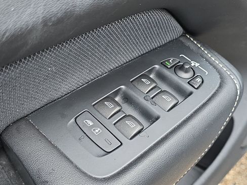 Used 2022 Volvo XC60 T8 Polestar w/ Protection Package Premier image 13