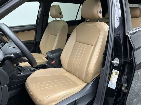 Used 2022 Volkswagen Tiguan SE AWD/4WD image 9
