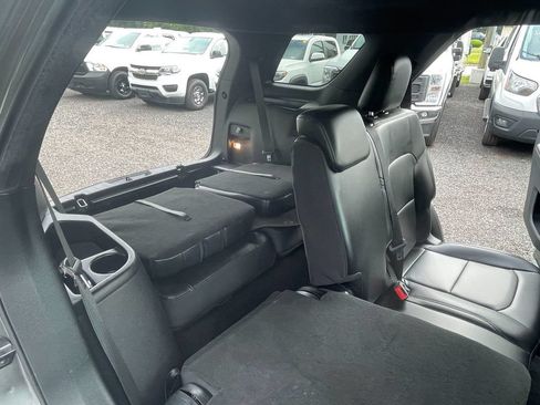 Used 2019 Ford Explorer XLT w/ Equipment Group 202A AWD/4WD image 28