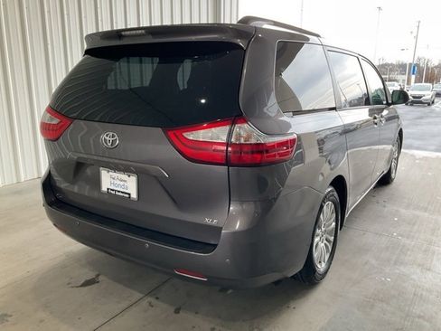 Used 2017 Toyota Sienna L image 24