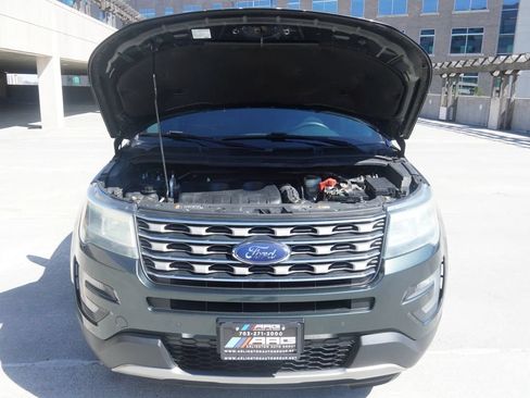 Used 2016 Ford Explorer XLT w/ Equipment Group 202A AWD/4WD image 27