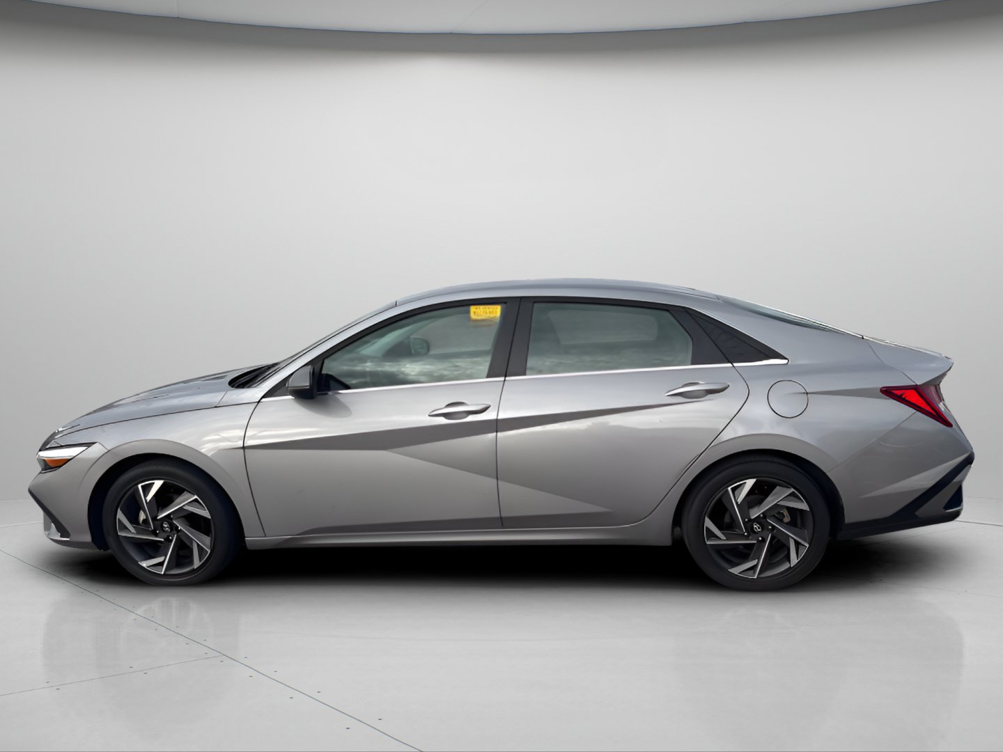 Used 2025 Hyundai Elantra Limited FWD image 13