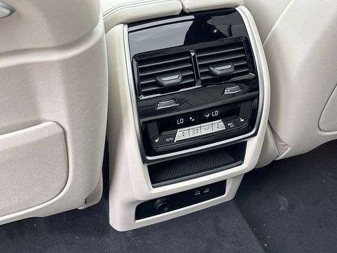 Used 2027 BMW X7 xDrive40i w/ Executive Package AWD/4WD image 24