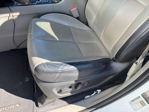 Used 2019 Kia Sedona EX image 9