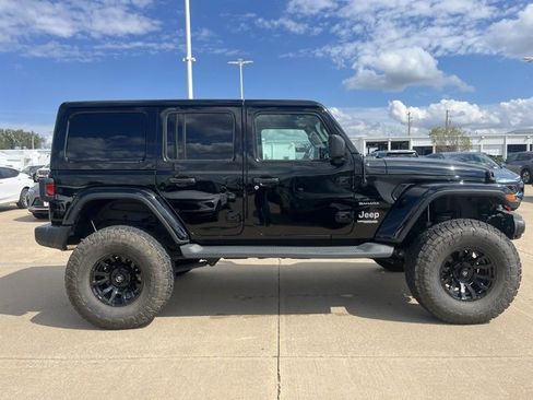 Used 2019 Jeep Wrangler Unlimited Sahara image 3